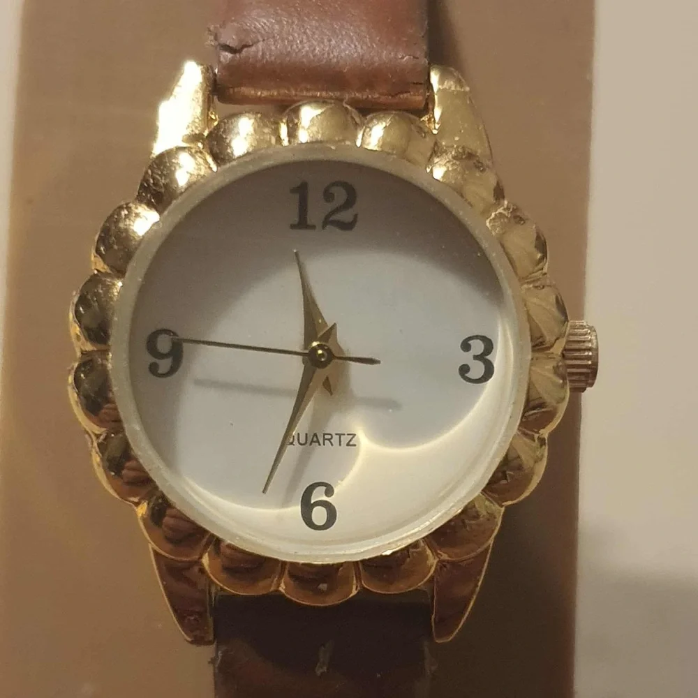 🦋10/$20🦋 Goldtone/White Leather Women's Watch